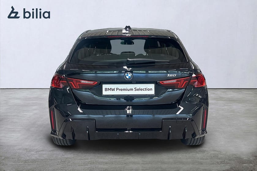 Bild 4 av BMW 120 Aut M-Sport | Panorama | Rattvärme | Backkamera