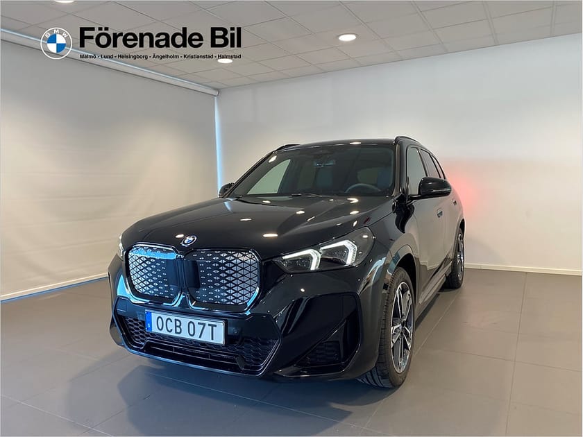 Bild 1 av BMW iX1 xDrive30 M-Sport Pro H/K Panorama Adaptiv Farthållare