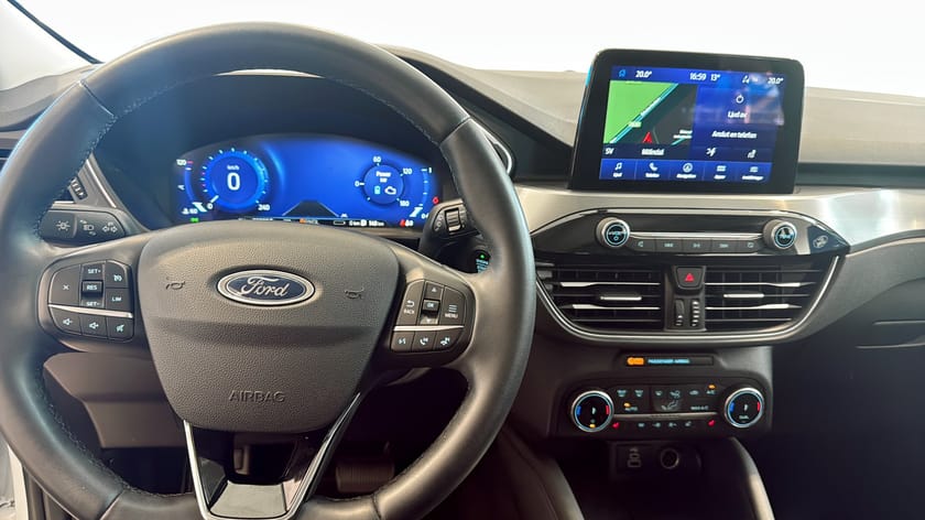 Bild 4 av Ford Kuga Plug-In Hybrid Titanium 225hk Carplay Rattvärme 56km-Elräckvidd