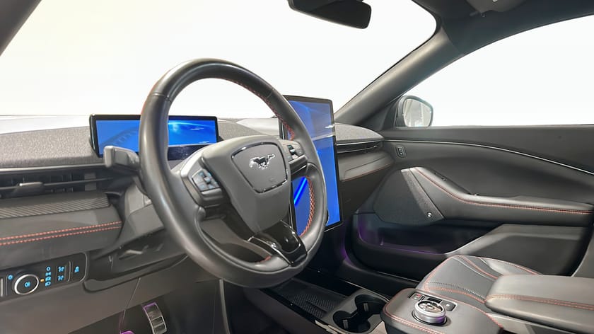 Bild 4 av Ford Mustang Mach-E Long Range AWD 351hk Premium Pkt B&O Pano