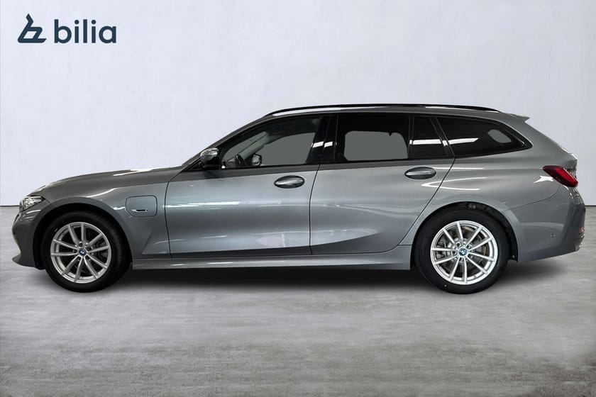 Bild 3 av BMW 330e Touring | Drag | Backkamera | Stolar m minne