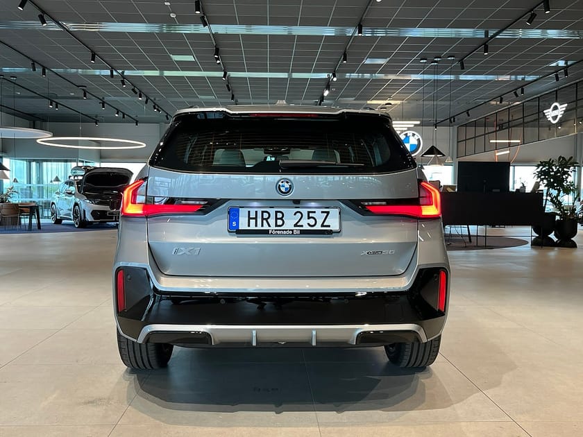 Bild 5 av BMW iX1 xDrive30 M Sport D/A Pro Harman Kardon Head-Up Drag
