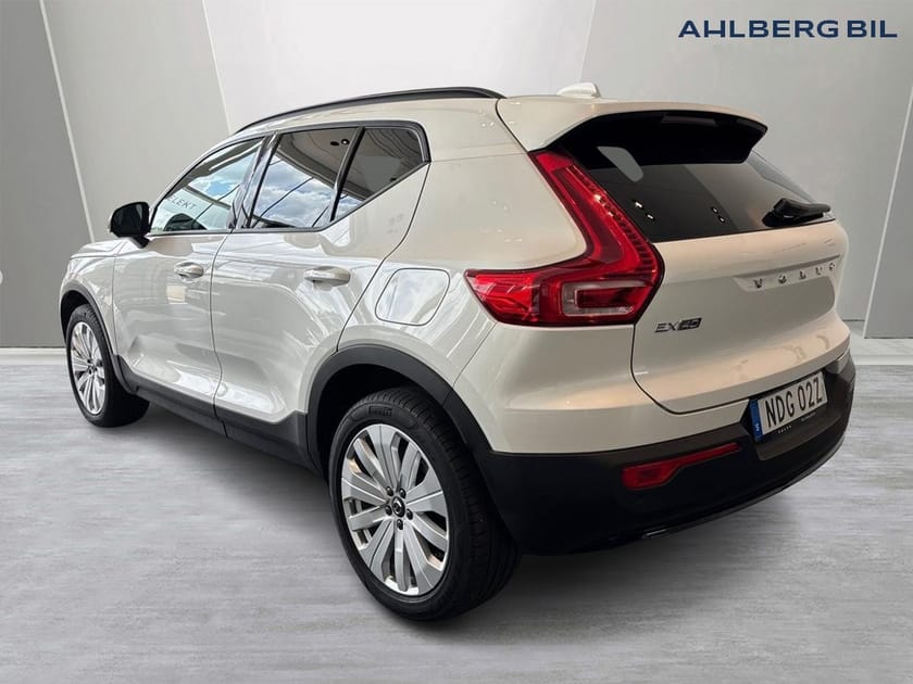 Bild 3 av Volvo EX40 Single Motor Extended Range 🔵 R Core SE, 360 kamera, Drag, Tonade rutor