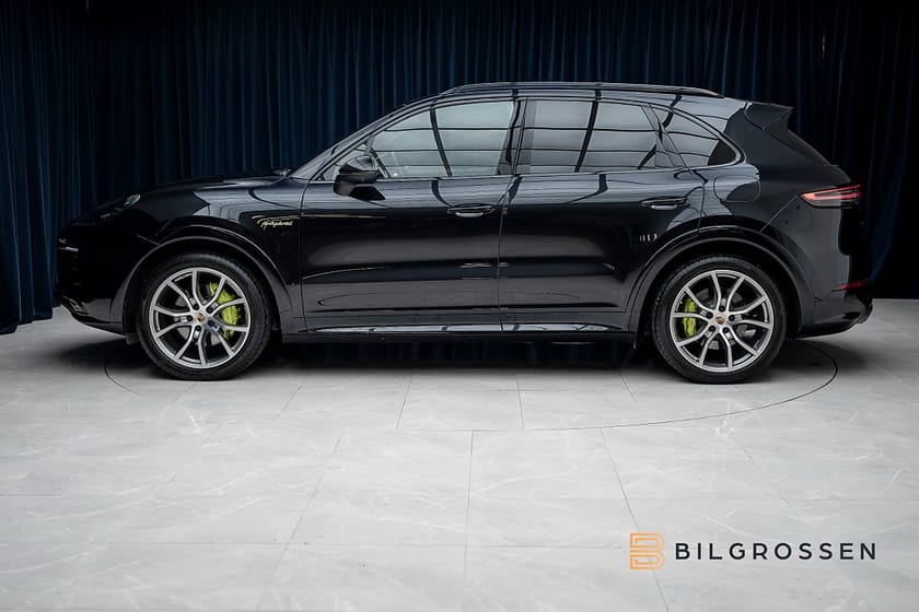 Bild 2 av Porsche Cayenne E-Hybrid SportDesign Bakaxelsytrning Softclose Panorama