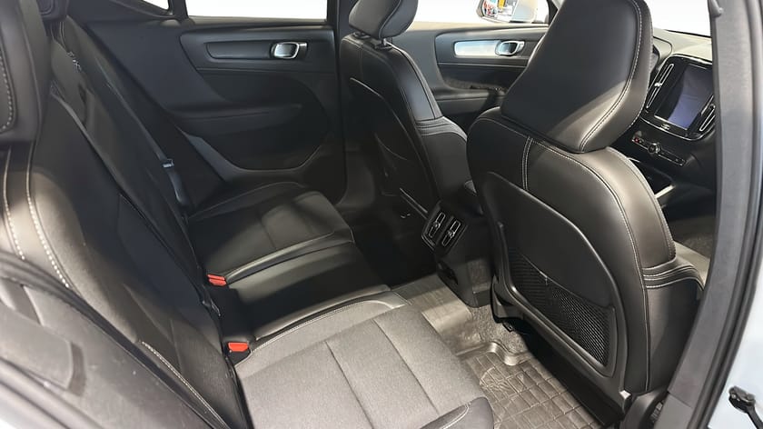 Bild 5 av Volvo XC40 D4 AWD Momentum Värmare Keyless