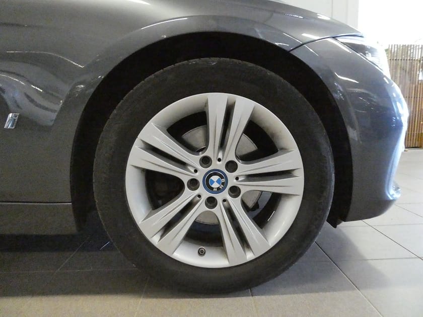 Bild 5 av BMW 330e Sedan Sport line Automat-Navi-PDC *7059 mil*