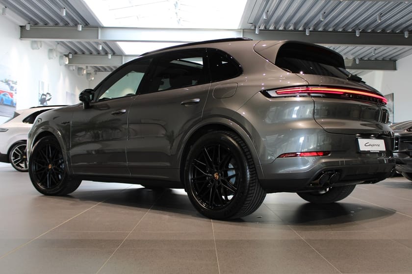 Bild 2 av Porsche Cayenne E-Hybrid BLACK EDITION