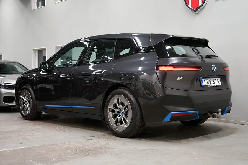 Bild 4 av BMW iX xDrive40 326hk Comfort Pano Drag H/K 3D DAP 4zon 20"
