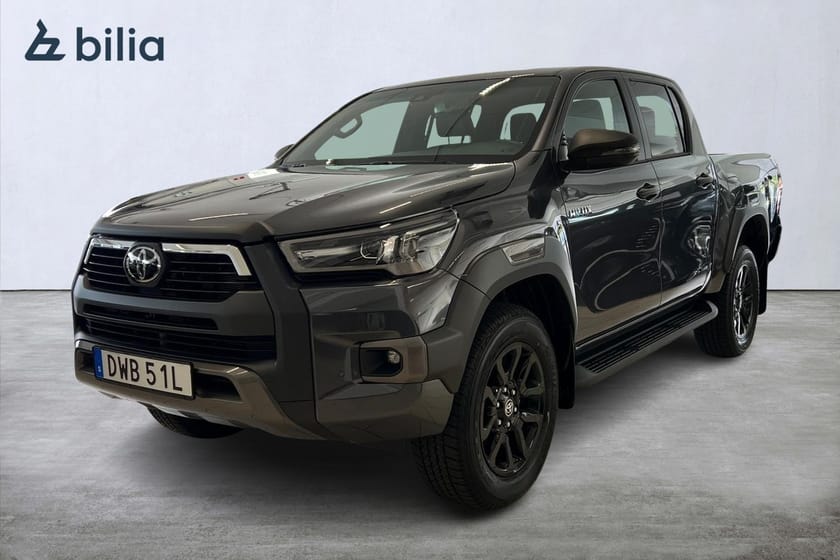 Bild 1 av Toyota Hilux Dubbelhytt Invincible D-Cab 2.8 MHEV 4WD Drag Diff Moms
