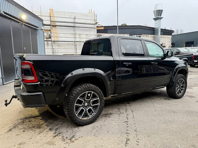 Bild 2 av RAM 1500 Crew Cab Dodge Laramie Night HEMI 4WD OFFROAD!