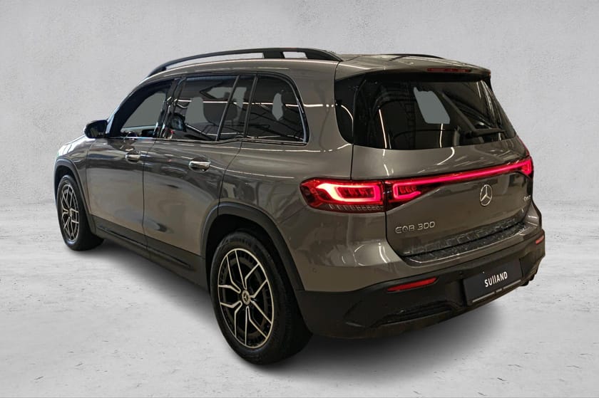 Bilde 3 av Mercedes-Benz EQB 300 4MATIC AMG I Glasstak I 7seter I AdaptivCruise