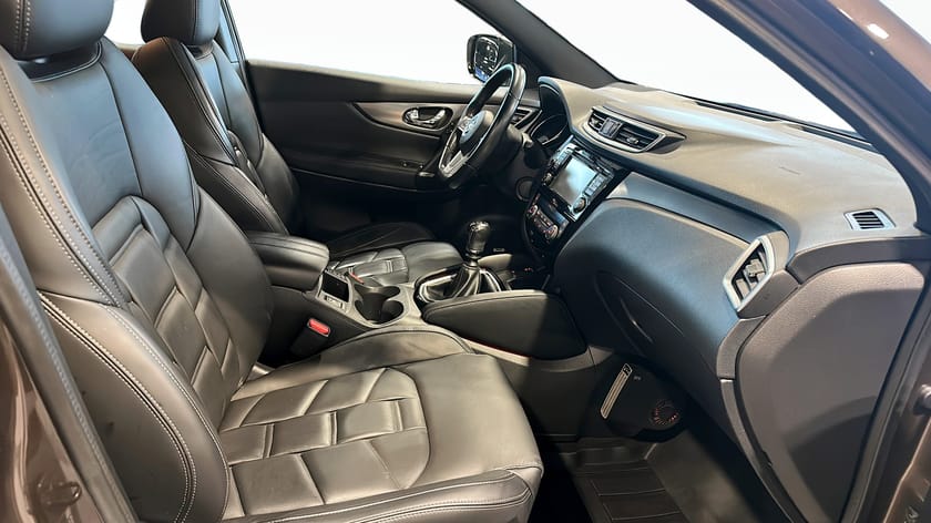 Bild 3 av Nissan Qashqai 1.2 DIG-T 115hk Tekna+ BOSE Värmare Pano 360° kamera