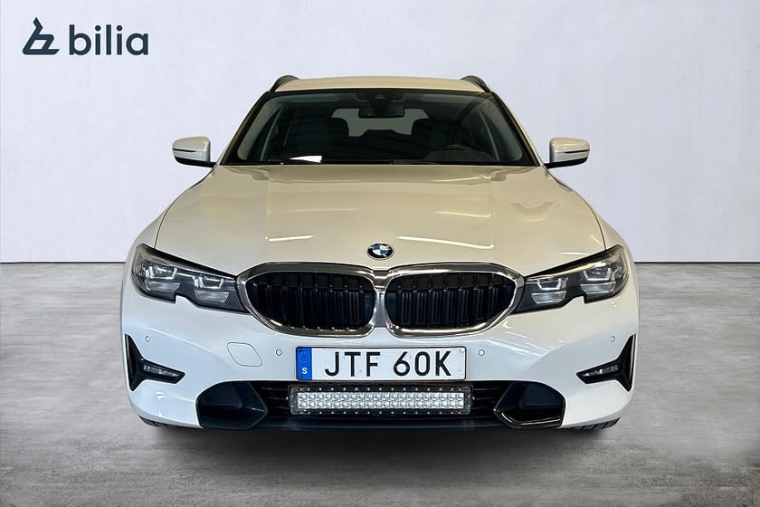 Bild 2 av BMW 330e xDrive Touring Touring/Sport Line/Drag/Backkamera/Sportstol