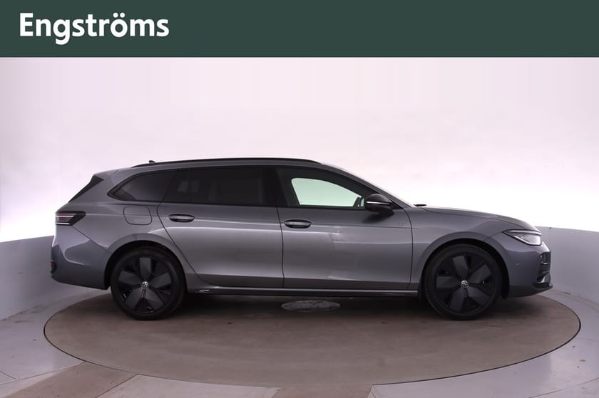 Bild 2 av Volkswagen Passat Variant eHybrid R-Line Black 272hk SWE Edition