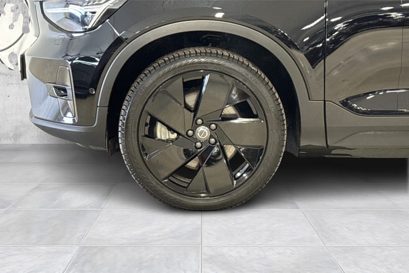Bilde 4 av Volvo EX40 Twin Motor Performance AWD/Black Edition/Ultra/H&K/Krok/360/Pano/20"/Pixel