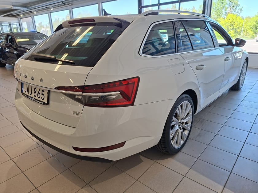 Bild 4 av Škoda Superb iV Kombi STYLE 1,4 TSI 218HK DSG Drag Värmare Läder