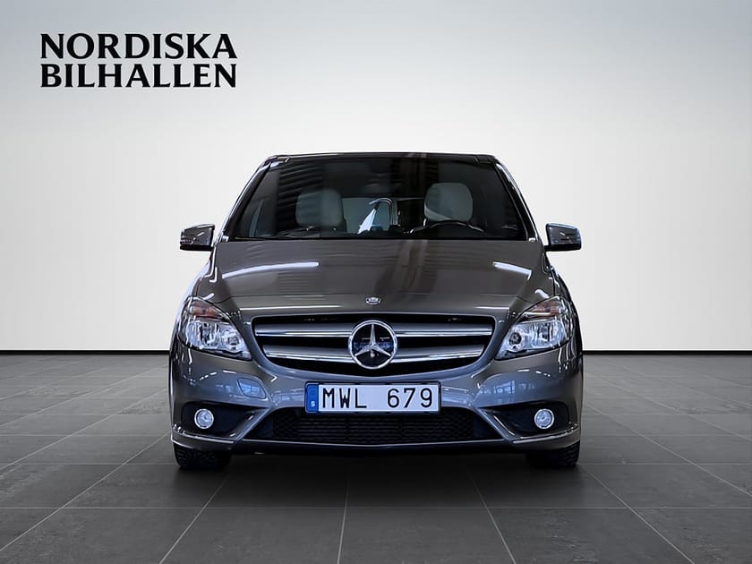 Bild 2 av Mercedes-Benz B 180 BE BlueEFFICIENCY Sport Nyservad Pano Drag