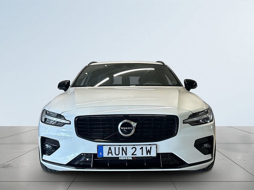 Bild 2 av Volvo V60 D4 AWD R-Design Drag Navi H/K 360°kamera Rattvärme S&V