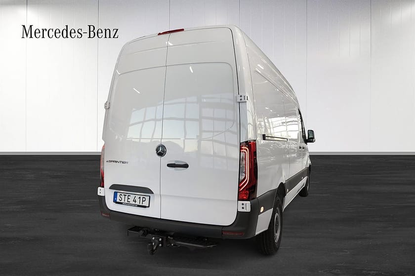 Bild 4 av Mercedes-Benz eSprinter 320 81 kWh elbil drag förklimatisering lagerbil