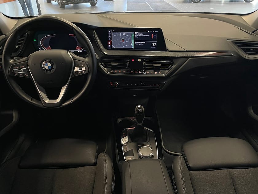 Bild 5 av BMW 118i 4,95% ränta Sportline, PDC, Nav, Sportstolar