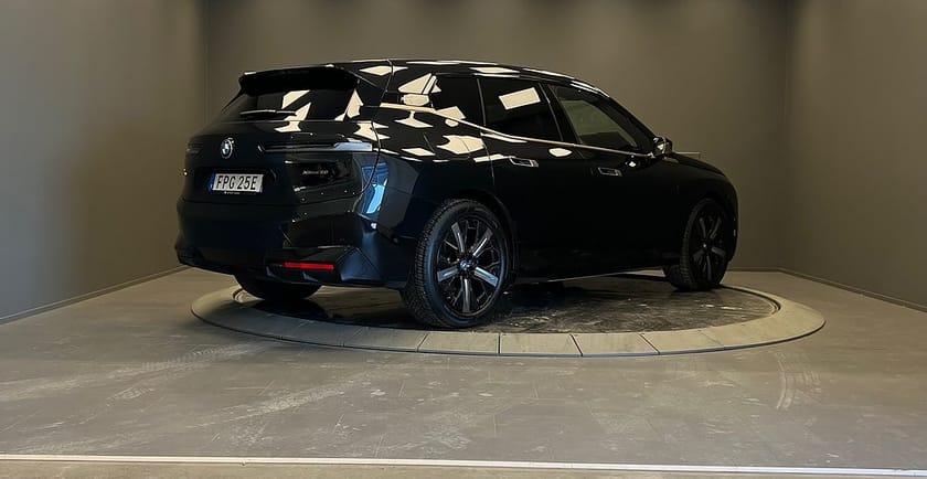 Bild 5 av BMW iX xDrive50 50 Sportpak Exclusive Innovation Comfort B&W ljud Drag