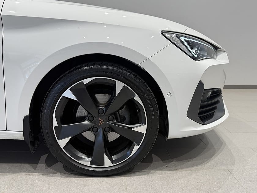 Bild 4 av CUPRA Leon Sportstourer 1.5 eTSI 150HK Keyless Drag B-kamera