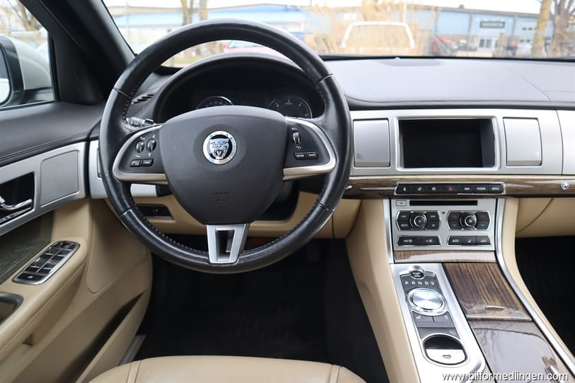 Bild 3 av Jaguar XF 2.2 TDi4 RWD 200hk Dragkrok Automat Skinn Svensksåld