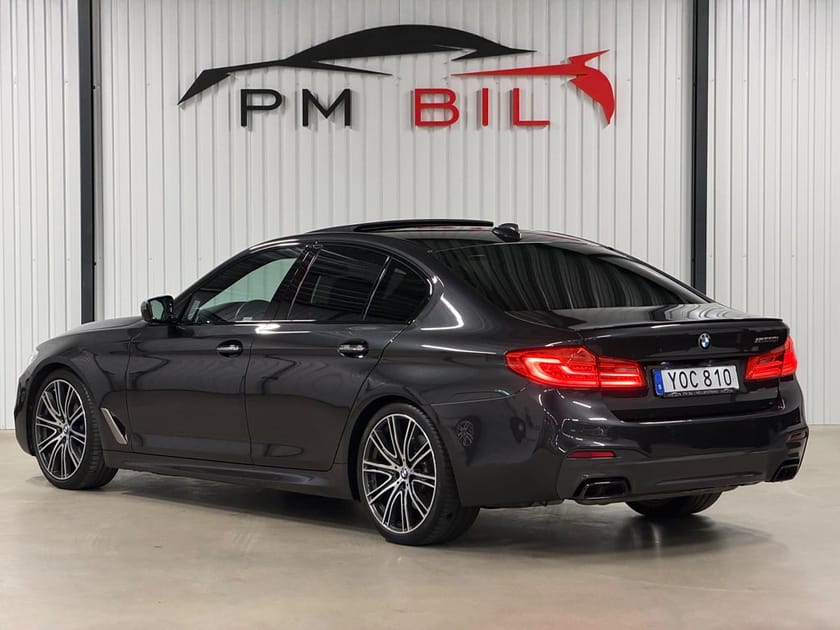 Bild 3 av BMW M550i xDrive Sedan M550 Ultimate Edition / Svensksåld / B&W / S&V-Hjul