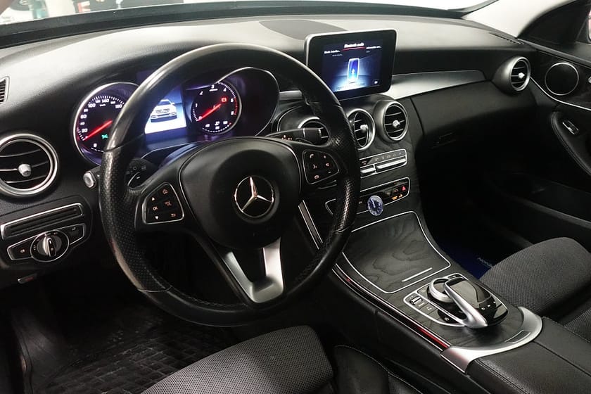 Bild 4 av Mercedes-Benz C 200 T d red 7G-Tronic Plus P-Värme Dragkrok Kamera