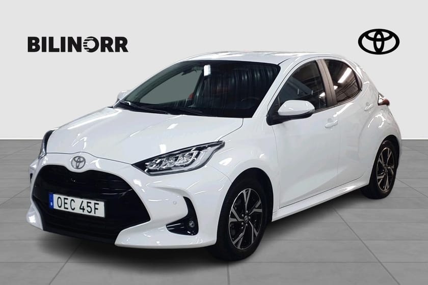 Bild 1 av Toyota Yaris Hybrid 115 Active Plus Säkerhetspaket | Vinterhjul | Motorvärmare |