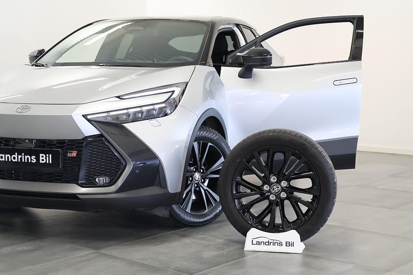 Bild 3 av Toyota C-HR PHEV e-CVT GR Sport Laddhybrid 360° V-Hjul JBL Navi