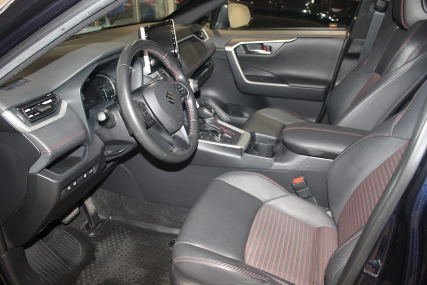 Bilde 4 av Suzuki Across Plug-in Hybrid E-Four PHEV 306hk GLX First Edition