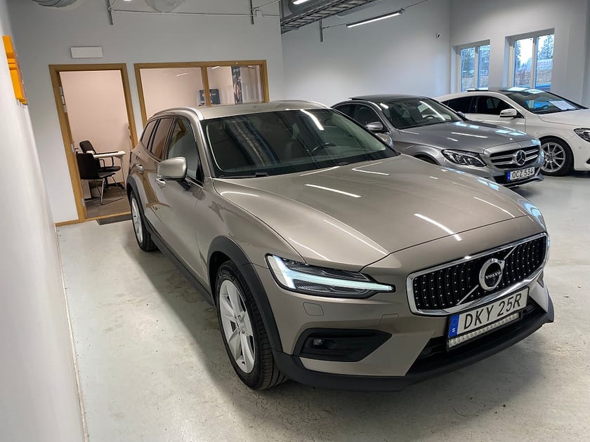 Bild 3 av Volvo V60 Cross Country D4 AWD Momentum 360° VoC SoV-däck 12mån garanti