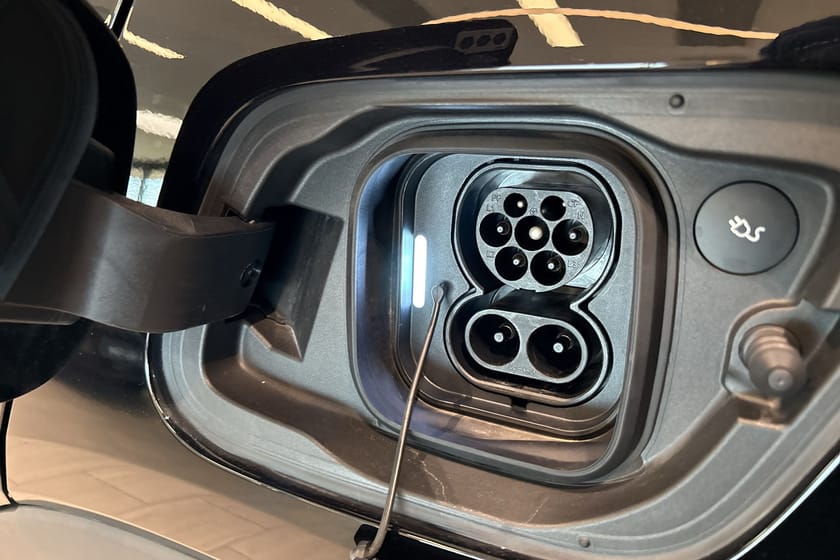 Bild 3 av Volvo EC40 Twin Motor Performance UltraBlack Pano 360Kamera