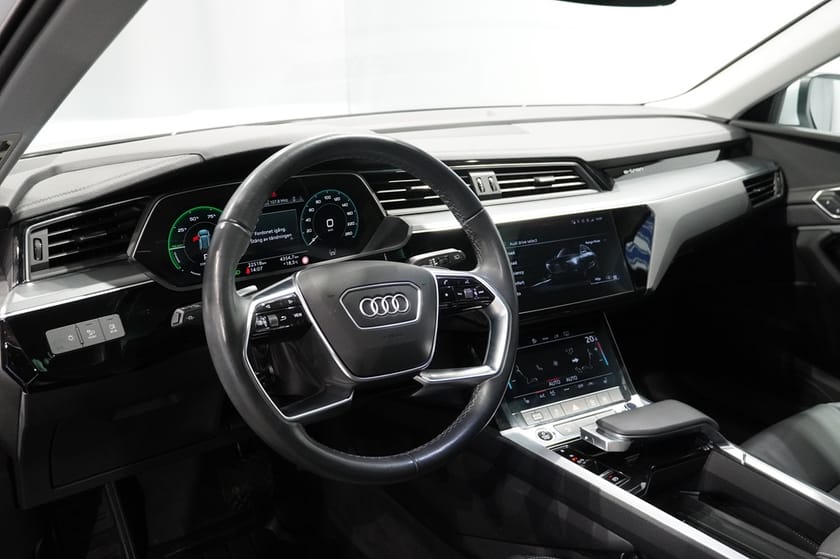 Bild 5 av Audi Q8 55 e-tron quattro - Pano / Luft / Kamera / Moms