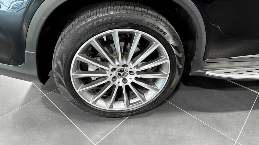 Bild 5 av Mercedes-Benz GLC 300 4MATIC 9G-Tronic, AMG PAKET / PANORAMA / 20" ALU