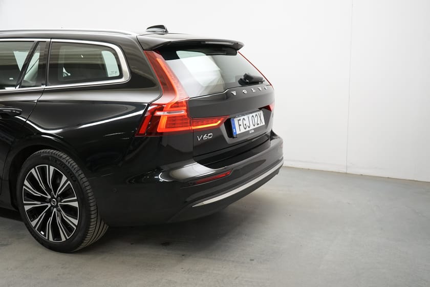 Bild 3 av Volvo V60 Recharge T6 II Core Edition, Dragkrok, Navigation, on call