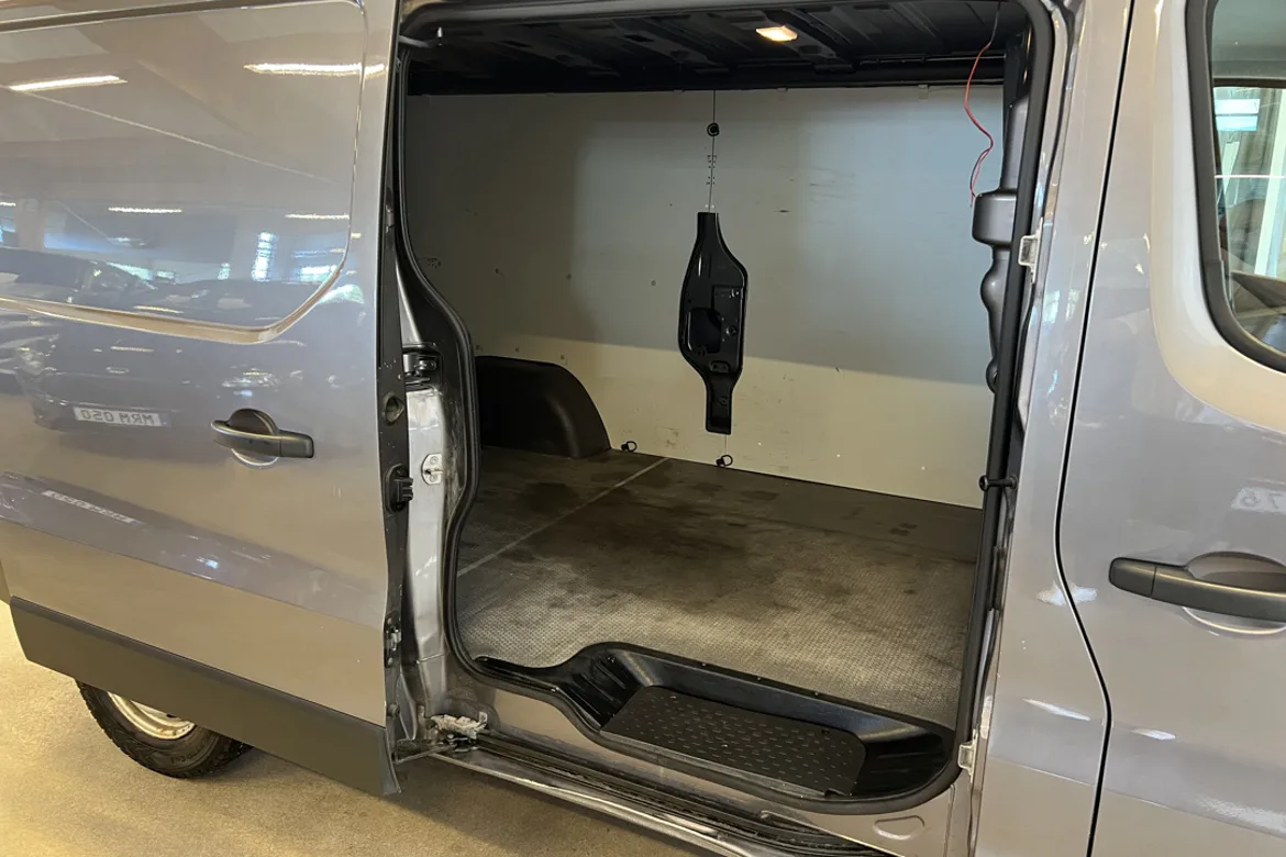 Nissan NV300 Skåpbil