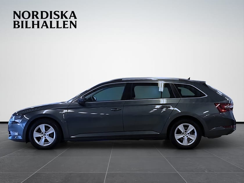 Bild 4 av Škoda Superb Kombi Skoda 2.0 TDI 4x4 SCR L&K Nyservad Värmare Drag Kamera