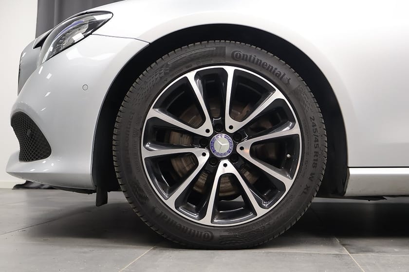 Bild 5 av Mercedes-Benz E 220 T d Avantgarde Head-Up Night Drag