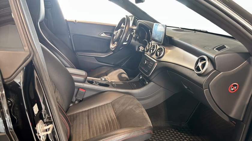 Bild 3 av Mercedes-Benz CLA 200 COUPÉ