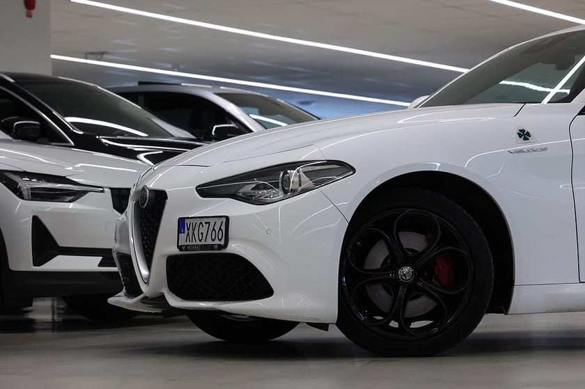 Bild 4 av Alfa Romeo Giulia Veloce Q4 T 280hk B-kamera Keyless Skinn MOMS