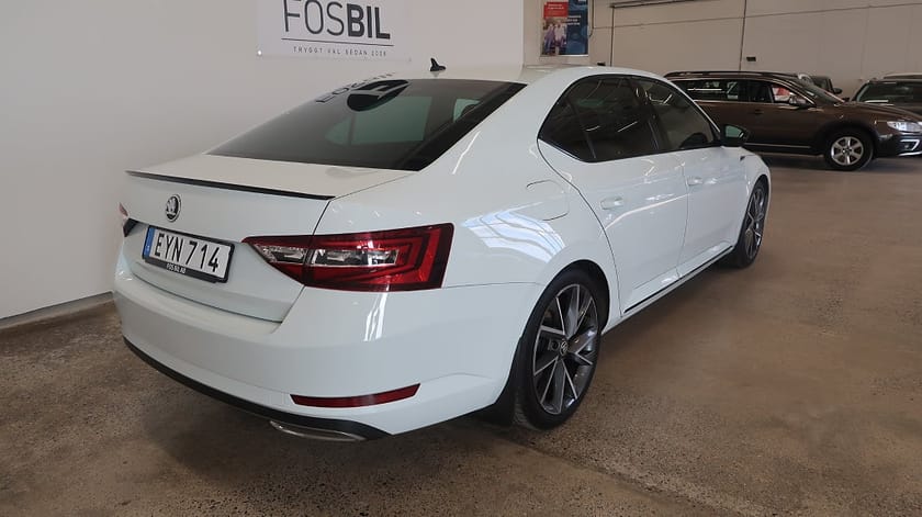 Bild 4 av Škoda Superb Skoda *RÄNTEKAMPANJ 3.45%*2.0 TDI 4x4 Sportline Värmare-SoV