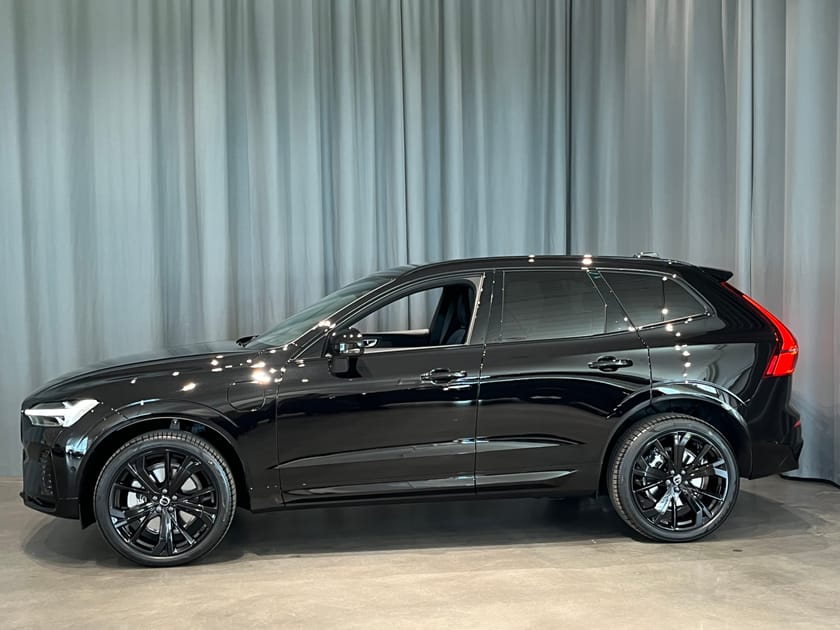 Bild 2 av Volvo XC60 T6 Plus Black Nordic Edition Lagerbil Redo för Omg Leverans