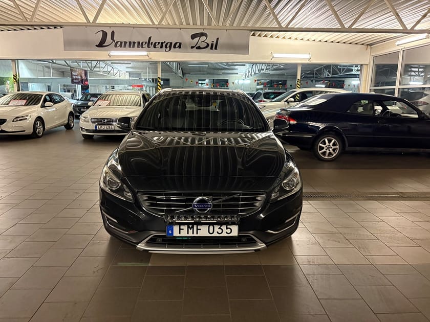 Bild 2 av Volvo V60 D5 AWD  Summum Taklucka/Navi/Skinn/ Euro 5