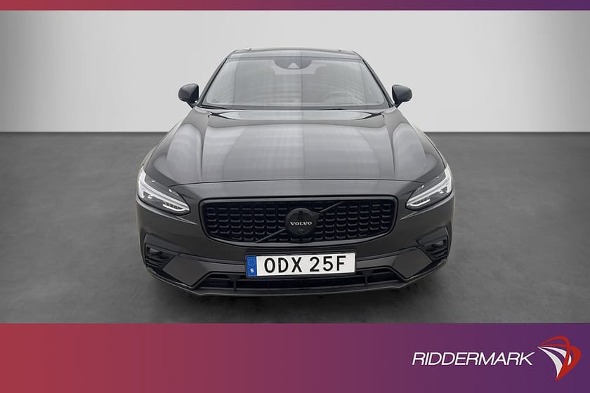 Bild 3 av Volvo S90 B6 AWD R-Design VOC B&W Taklucka HUD 360° Nyservad