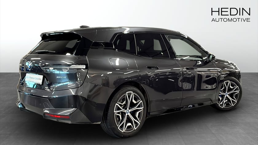 Bild 2 av BMW iX xDrive40 Sportpkt Driving Assist Pro 360 Kamera Head Up B&W