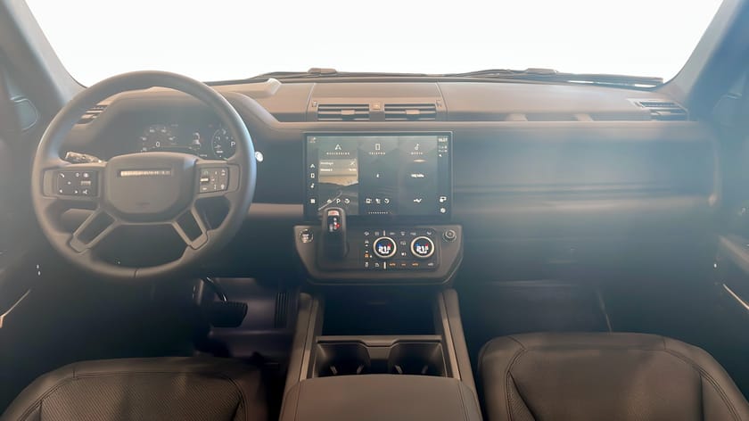 Bild 4 av Land Rover Defender P300e PHEV Dynamic SE "DEMO"