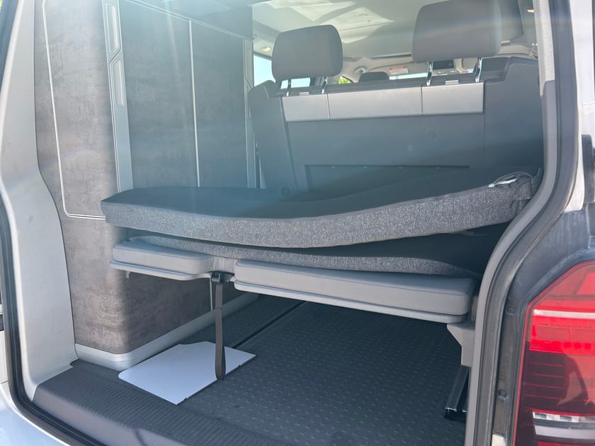 Bild 5 av Volkswagen California Camper | 2 sängar – 4 sovplatser | Pentry + Taksäng