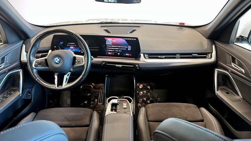 Bild 4 av BMW iX1 xDrive30 (306hk) M-SPORT / NAVI